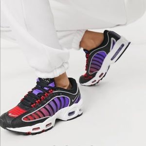 Nike Sz 6 Tailwind IV Sneakers